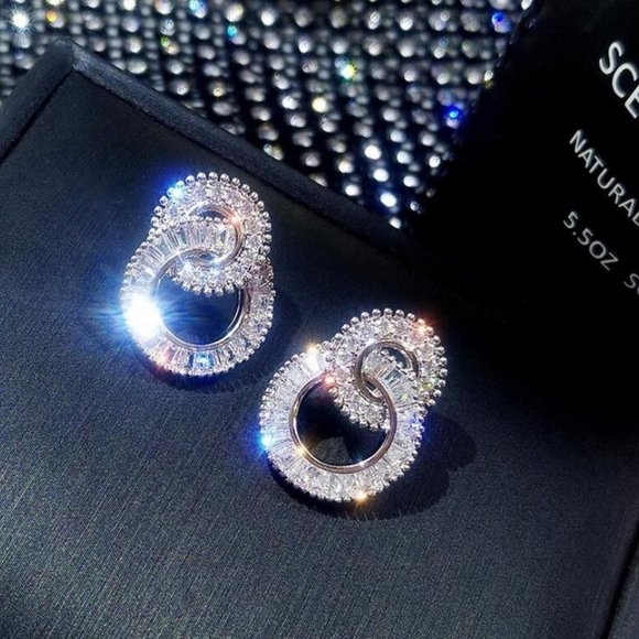 NEW 18K White Gold Diamond Double Circle Earrings - Picture 3 of 3